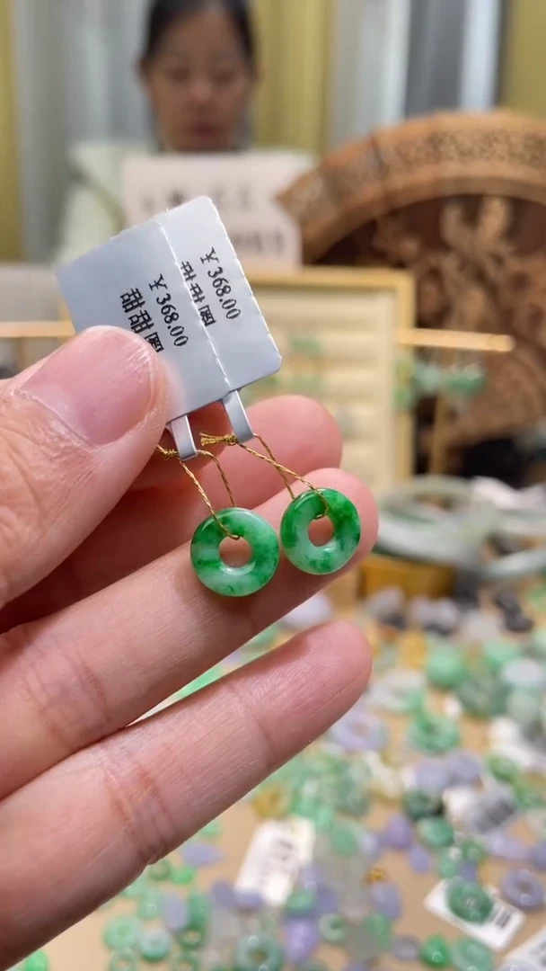 颈饰未镶嵌翡翠甜甜圈一对