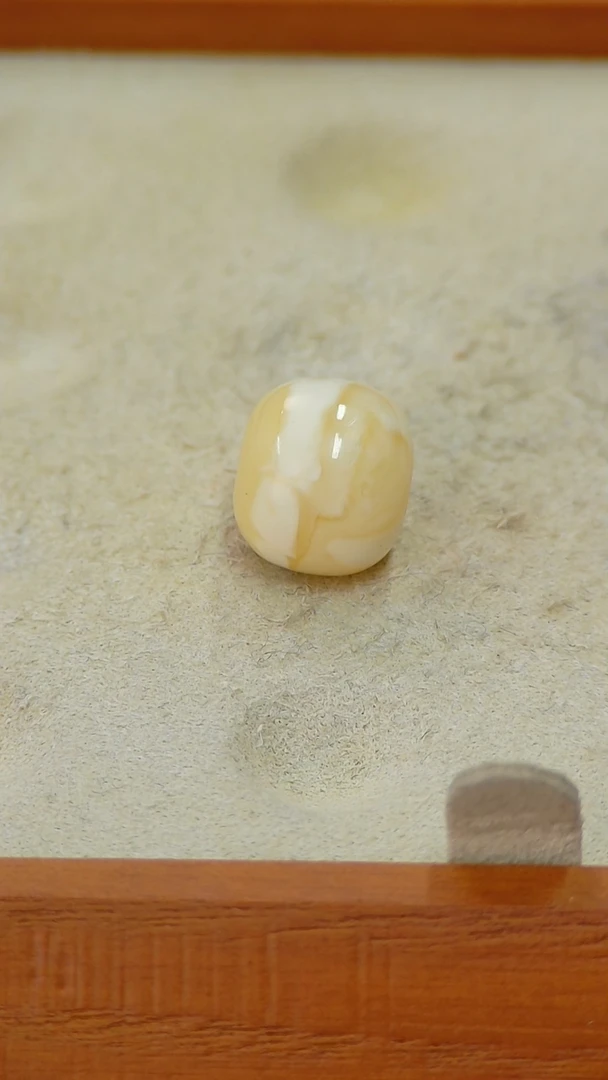 【闪购商品】蜜蜡裸石未镶嵌俄料全品11.7mm0.863克