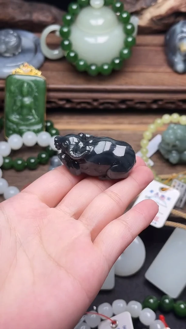 未镶嵌和田玉摆件若羌毛毛矿青花 牛