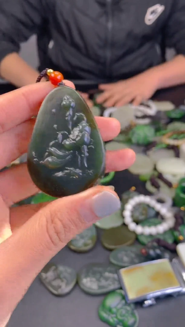 颈饰未镶嵌和田玉1