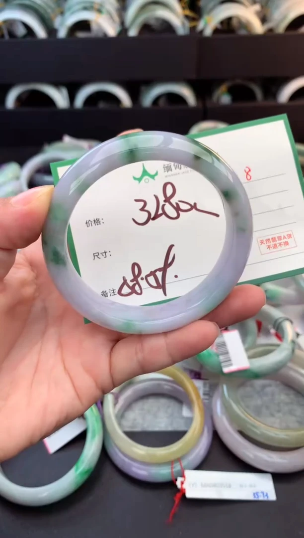 未镶嵌定制翡翠毛货需精细抛光+多人