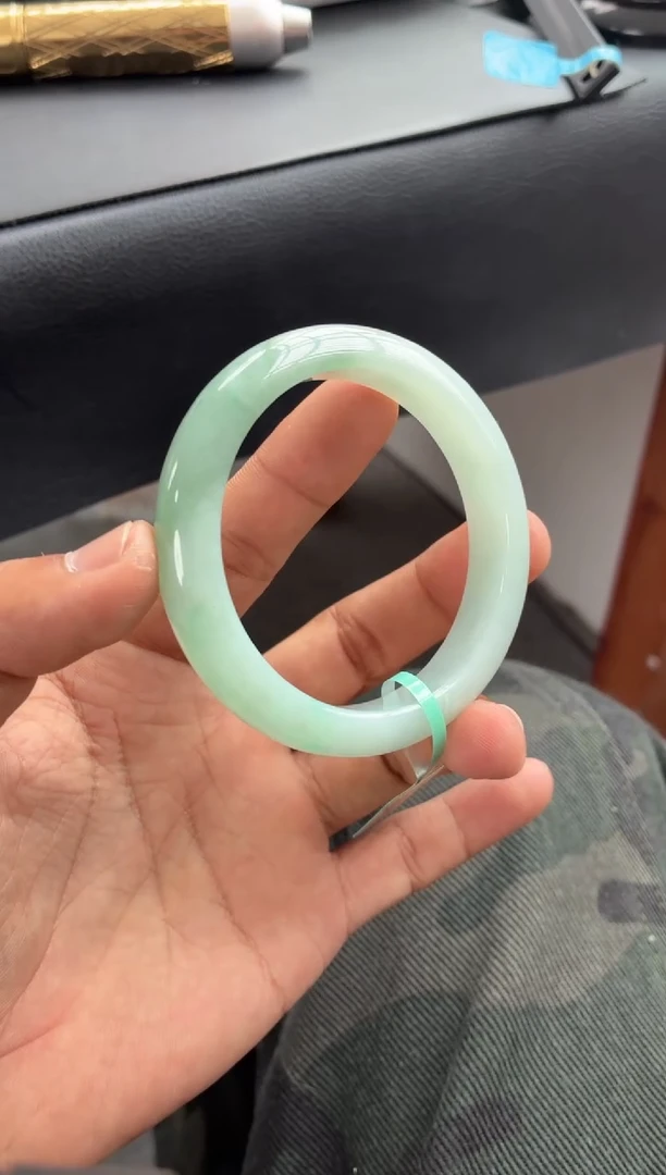 未镶嵌手镯翡翠绿底半山水飘繁星阳绿花 20号 54-55圈口