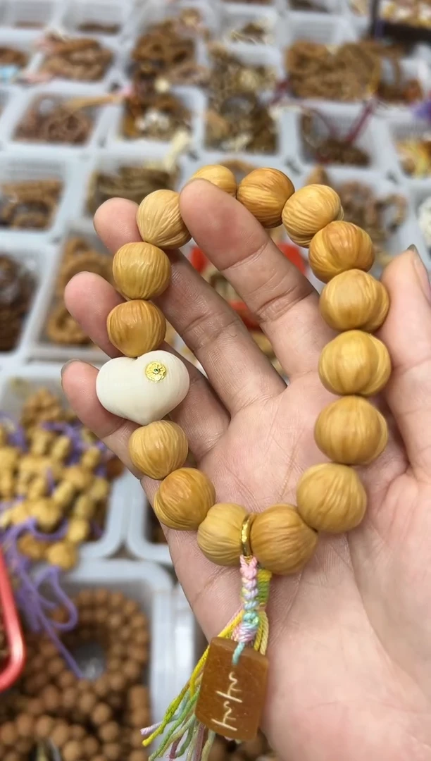 蜜蜡吊坠(赠链)未镶嵌diy猴头卡15mm左右拉丝屁桃  手持