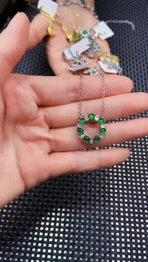 【闪购商品】翡翠颈饰未镶嵌11111111111