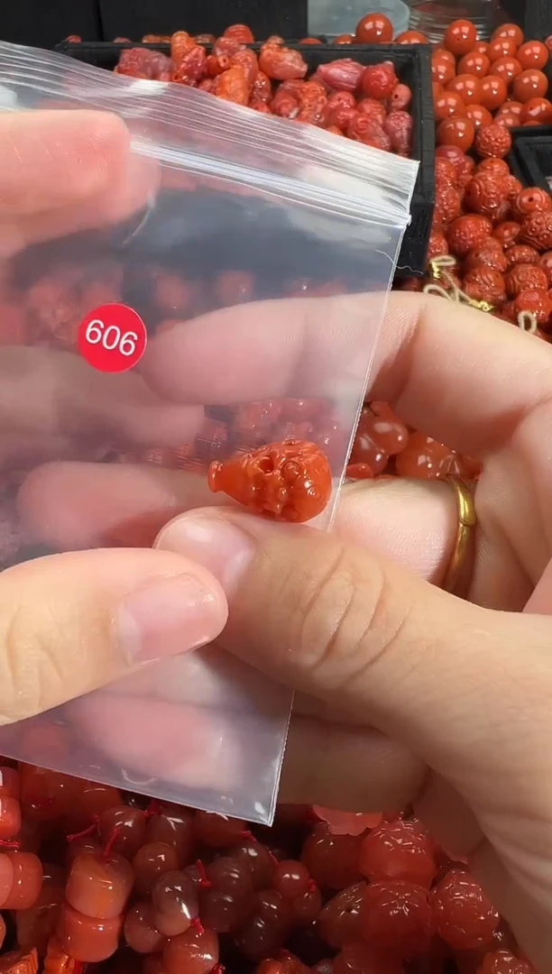 颈饰未镶嵌南红玛瑙1