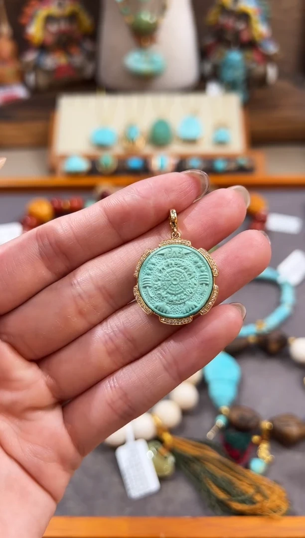 18K金镶嵌绿松石颈饰绿松石吊坠