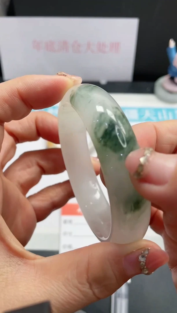 【闪购商品】石英质玉手镯未镶嵌30