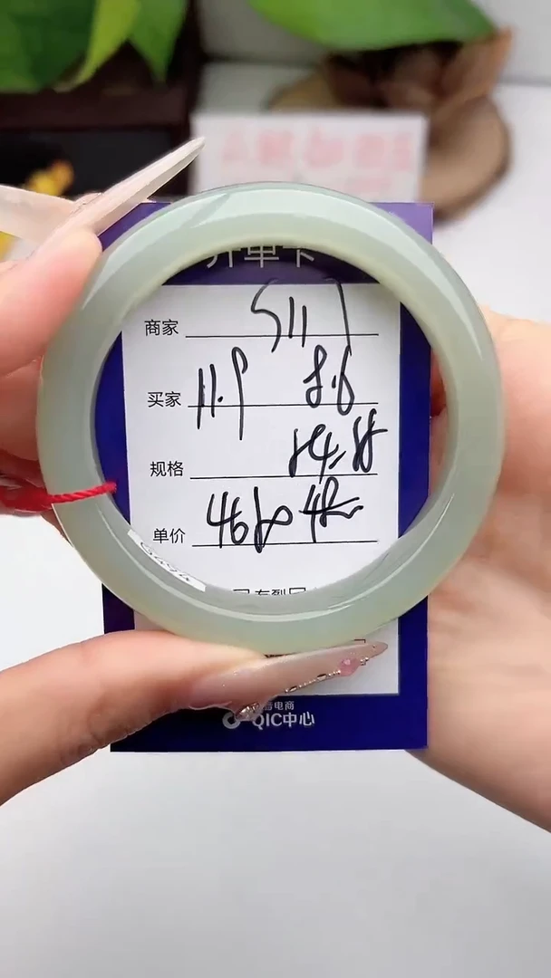 和田玉手镯未镶嵌微色差S117