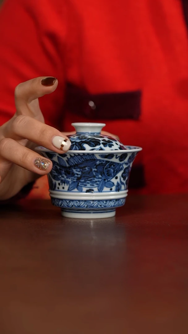 元青花双鱼藻纹马蹄盖碗