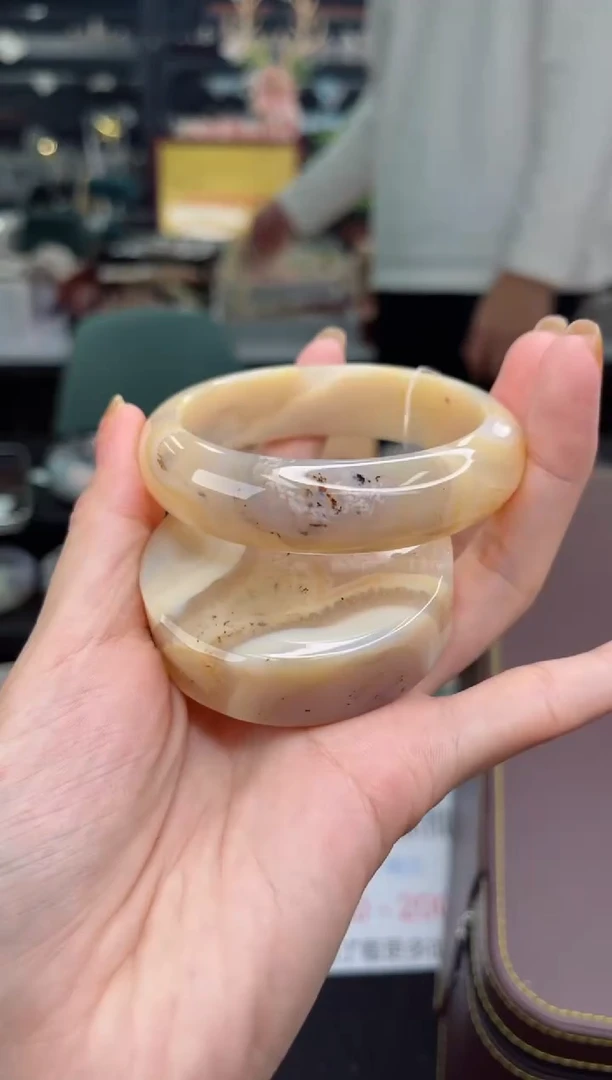 【闪购商品】石英质玉手镯未镶嵌57圈口（赠品镯心）1503089