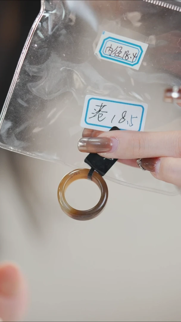 未镶嵌戒指和田玉港18.5戴帽色