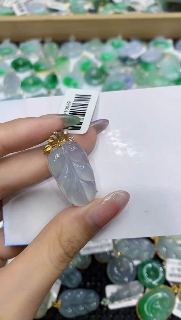 翡翠18K金镶嵌颈饰111111111111