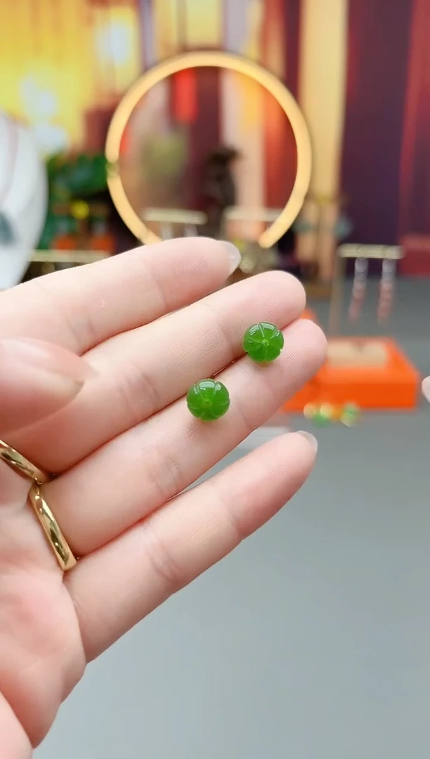 银S925镶嵌石英质玉（非洲翠）耳钉非洲翠耳钉