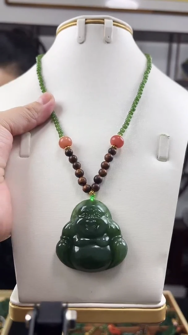 颈饰未镶嵌和田玉佛公