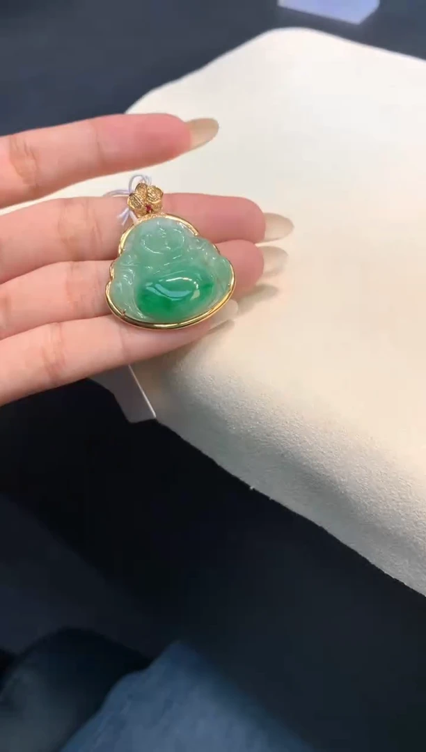 颈饰18K金镶嵌翡翠1