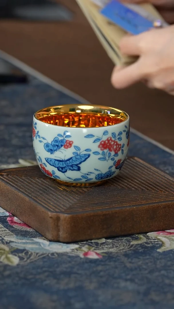 【闪购商品】【白】【鎏金百蝶金杯】【蓝12西泠礼盒】