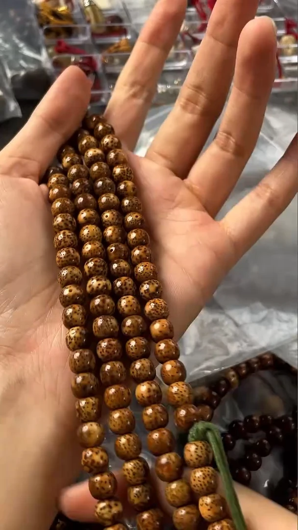 吊坠星月菩提精工级浅珀桶珠8*7长串（B）