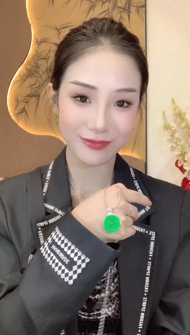 【闪购商品】翡翠吊坠(不含链)18K金镶嵌A21