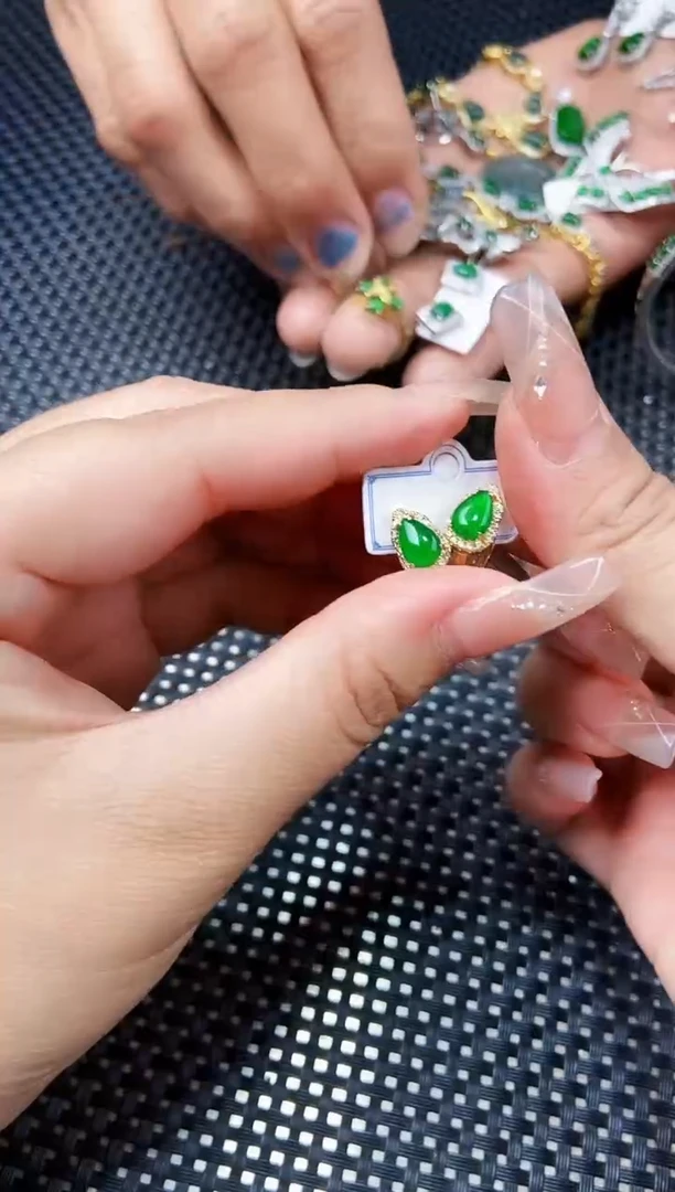 【闪购商品】翡翠未镶嵌耳饰11111111