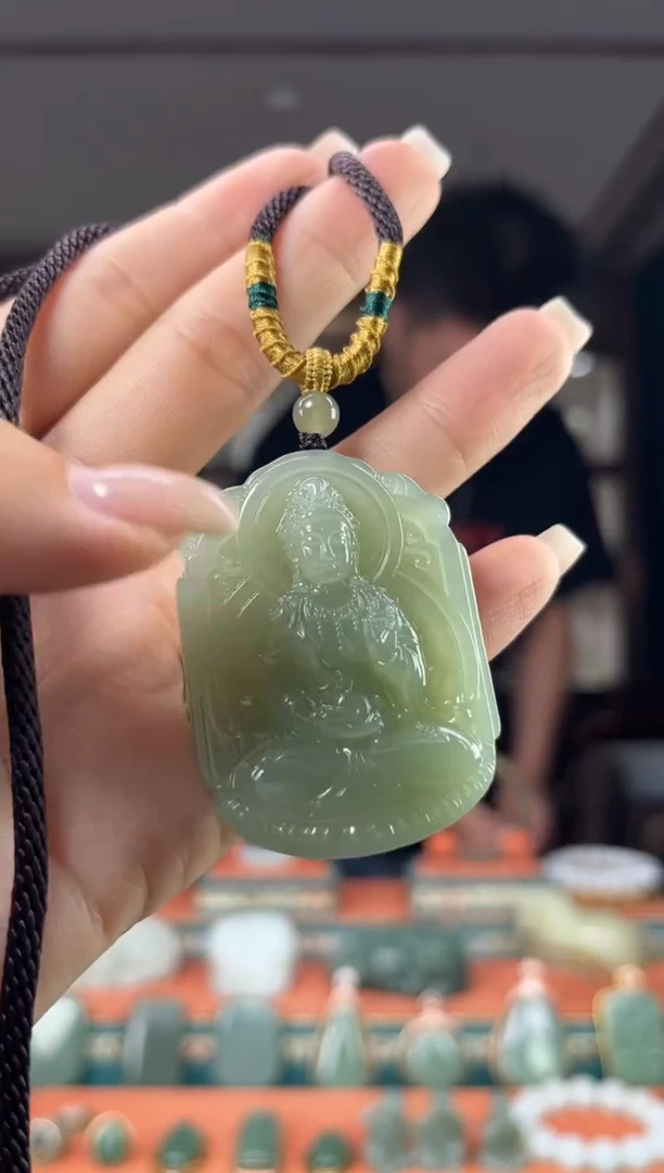 颈饰未镶嵌和田玉佩佩