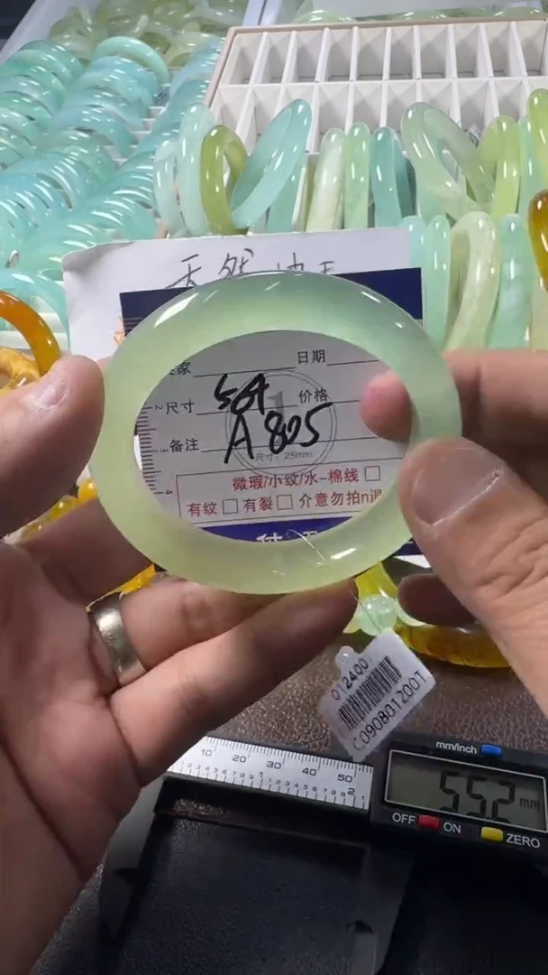 未镶嵌蛇纹石玉手镯1