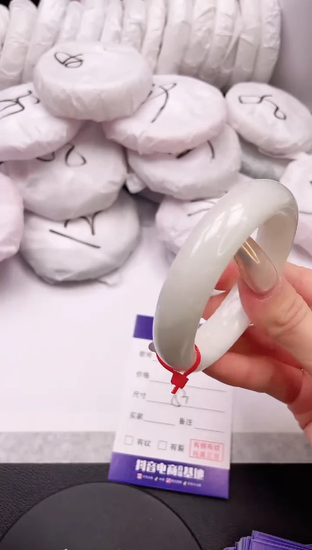 【闪购商品】和田玉手镯未镶嵌17K184-52