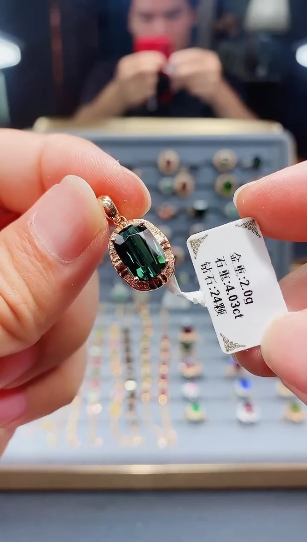 18K金镶嵌颈饰碧玺4.03.