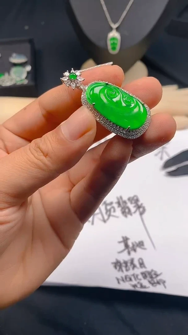 【闪购商品】翡翠颈饰未镶嵌天然A货玉石随机多样性发货