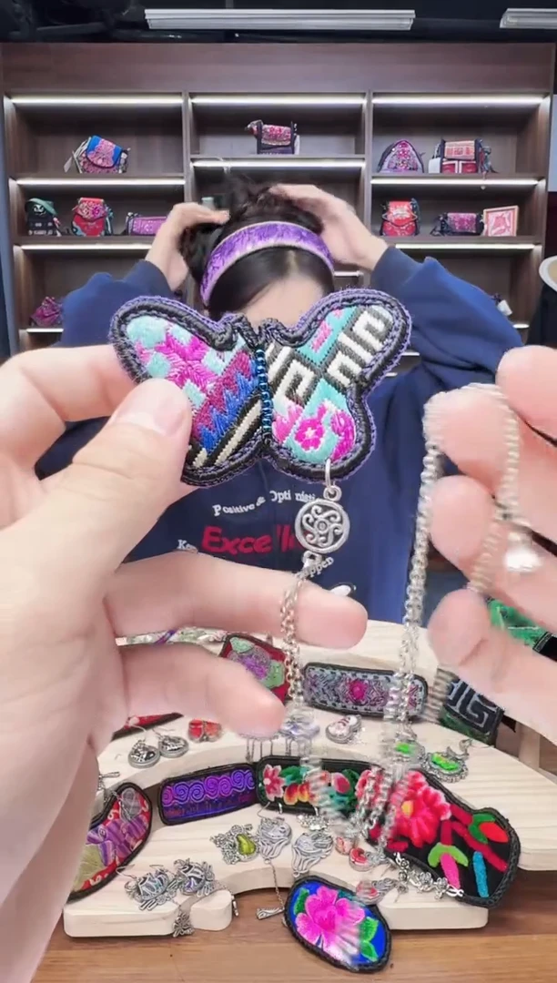 织绣63蒙阿苏苗绣传承店