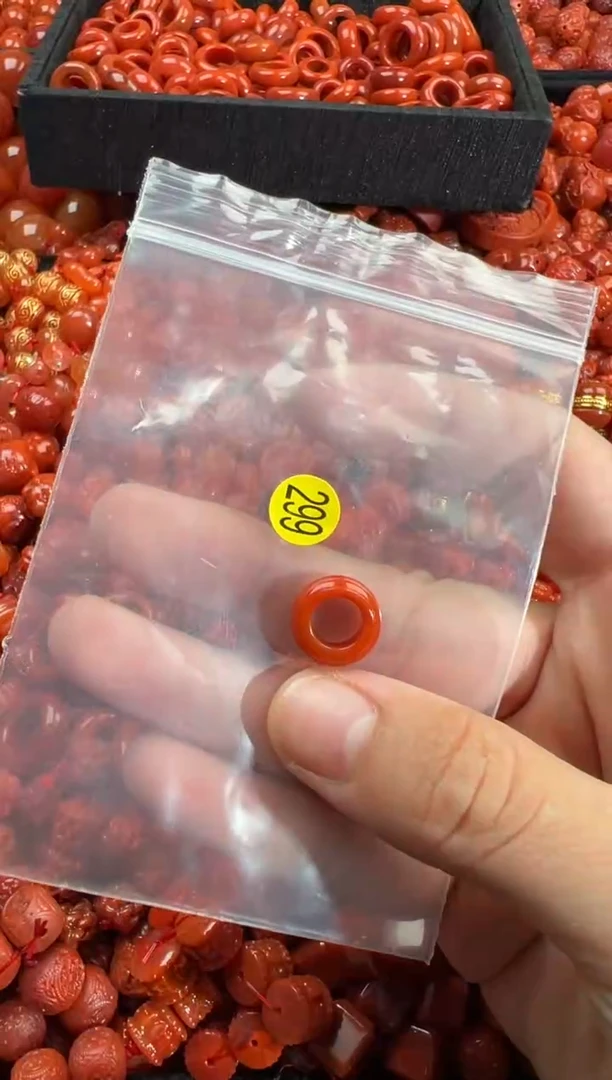 南红玛瑙未镶嵌颈饰1