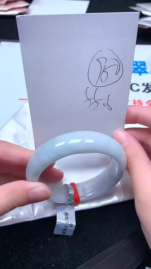 未镶嵌手镯翡翠.