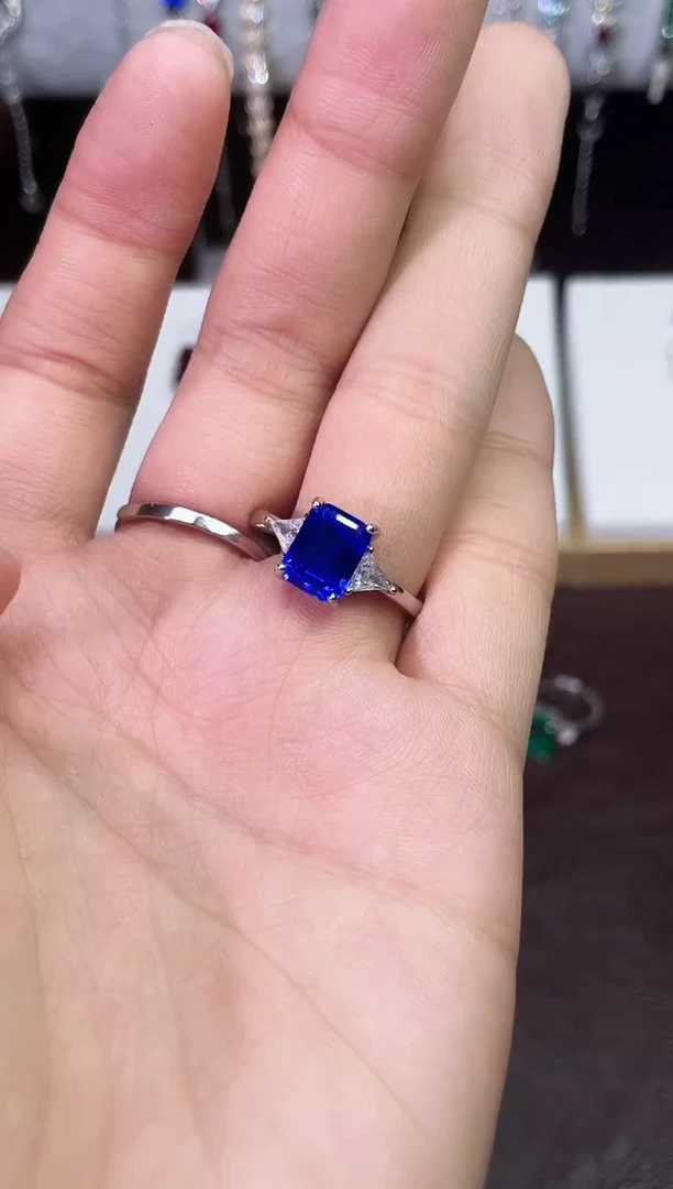 足铂镶嵌合成（培育）蓝宝石戒指/指环蓝小妖戒指