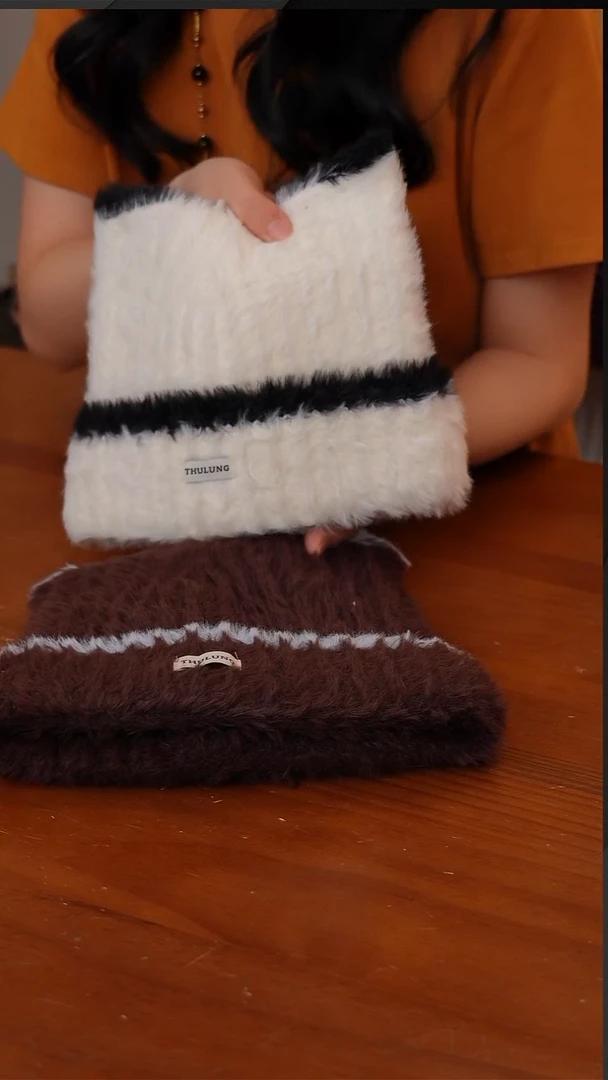 陶17-撞色狐狸帽-咖色+白色