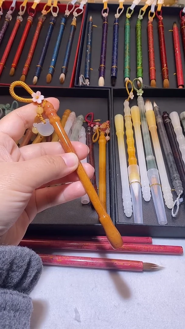 黄色玉石小楷出锋1.8略带黑点单支