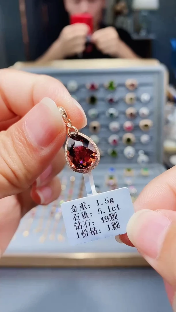 颈饰18K金镶嵌碧玺5.1..
