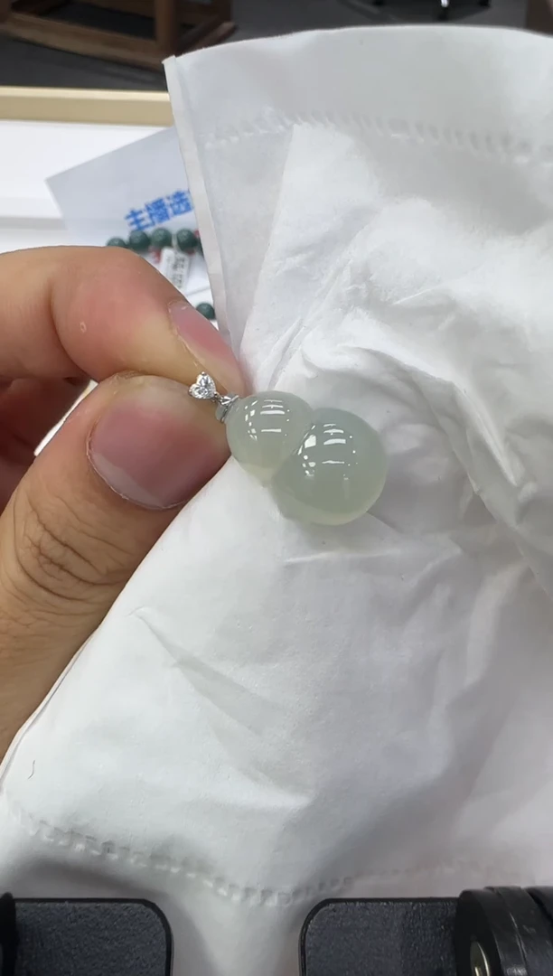 颈饰18K金镶嵌翡翠天然翡翠A货孤品一件