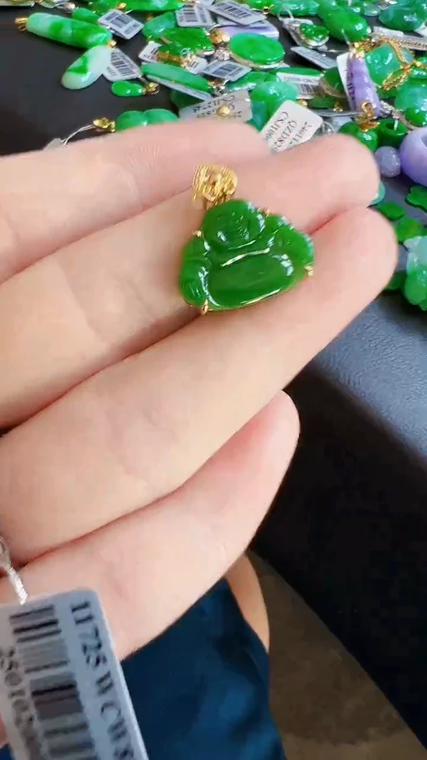 颈饰18K金镶嵌翡翠佛