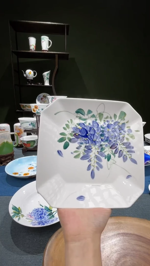 盘景德镇高温釉下彩18*18CM八角盘紫藤花