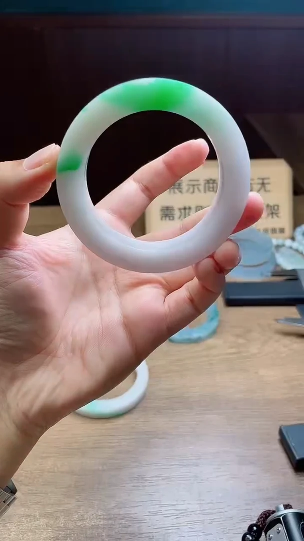 定制翡翠手镯未镶嵌雨定制
