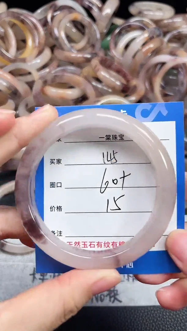 未镶嵌石英质玉手镯145