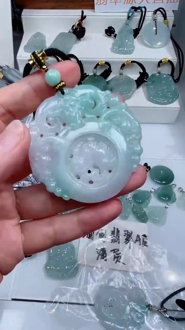 颈饰未镶嵌翡翠吊坠