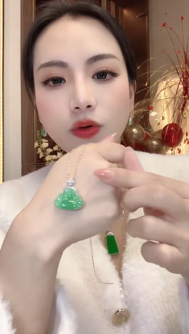 【闪购商品】翡翠吊坠(不含链)18K金镶嵌A31