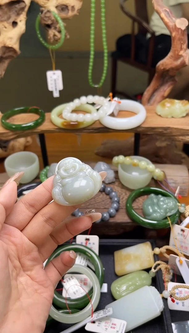 吊坠(不含链)未镶嵌和田玉且末青白 佛公 9014814