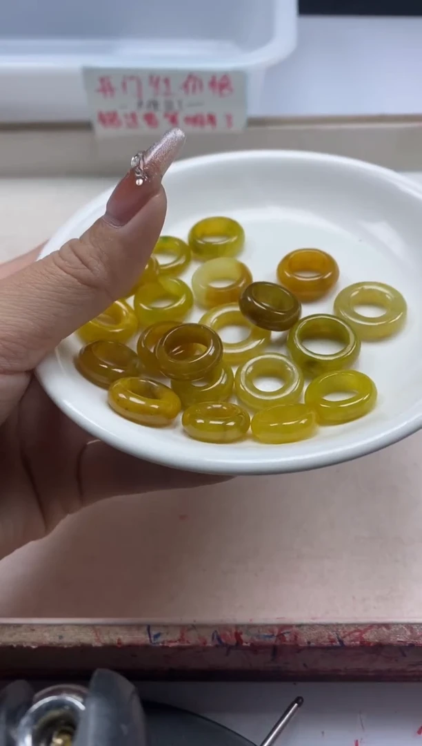 【闪购商品】翡翠颈饰未镶嵌x1071翡翠黄翡小跑环*1个