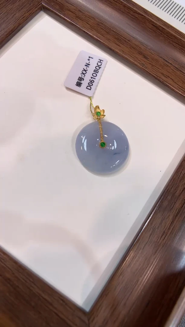 颈饰18K金镶嵌翡翠平安扣