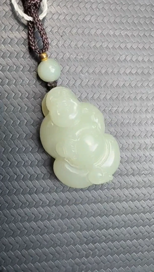 吊坠(不含链)未镶嵌和田玉且末近矿微色差吊坠