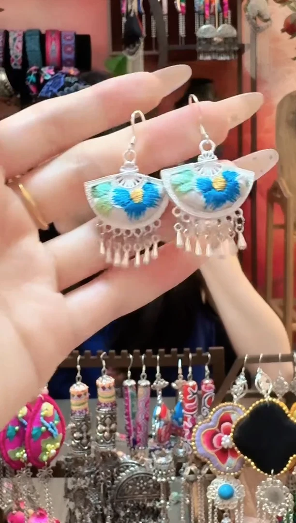 织绣云织瑶老绣饰品115***