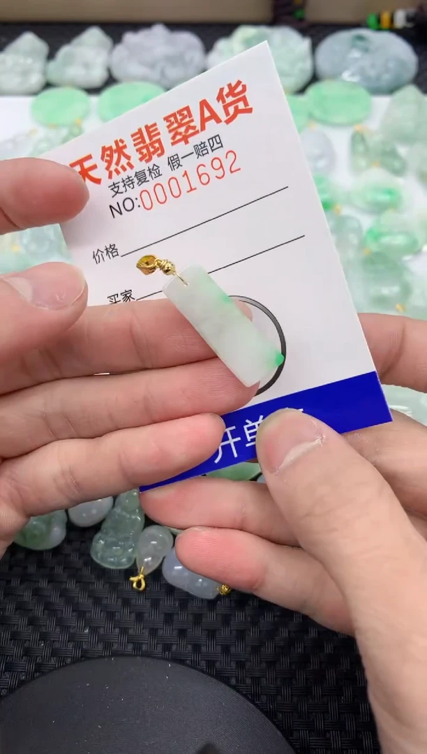 【闪购商品】翡翠颈饰未镶嵌111111111