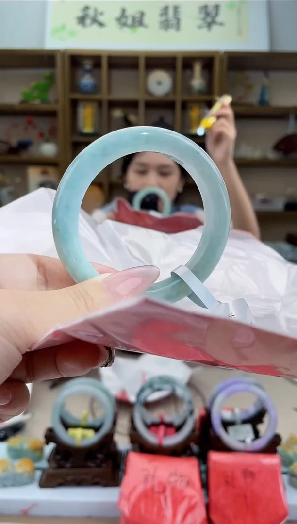 翡翠手镯未镶嵌翡翠手镯