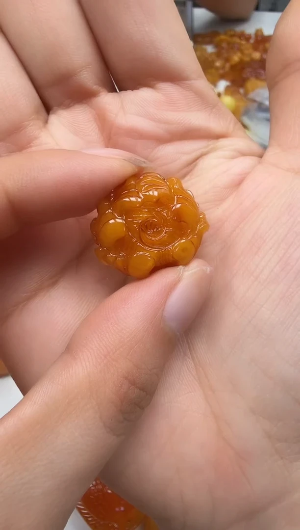裸石琥珀未镶嵌如图